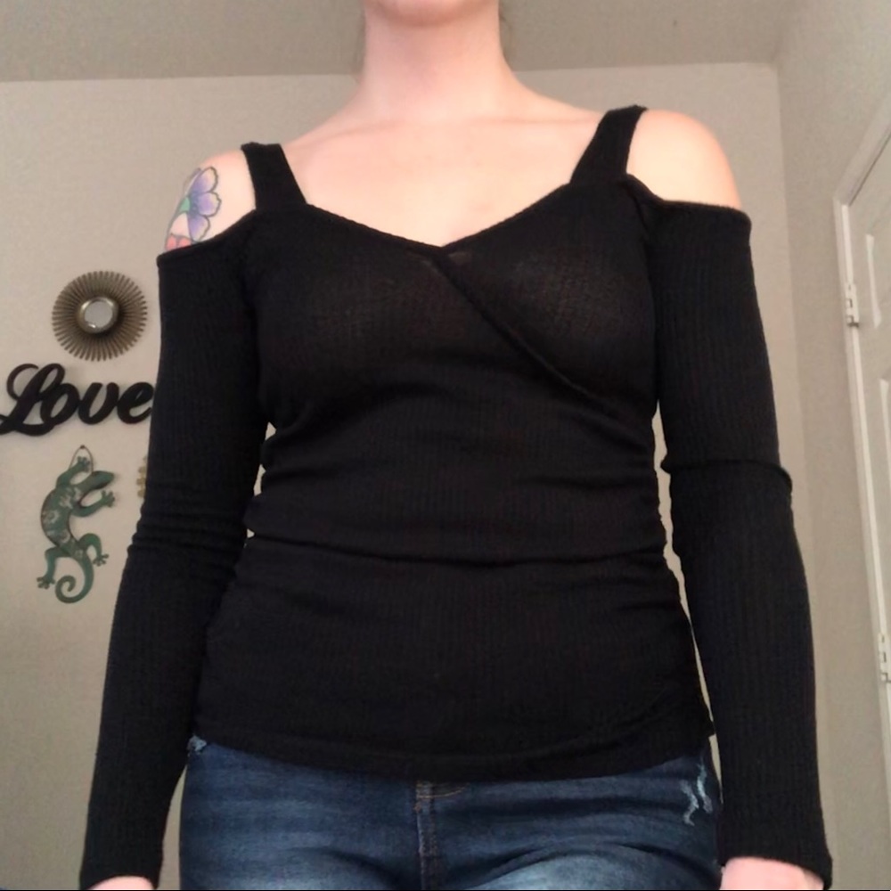 !!!SOLD!!! Express Ribbed Ruched Cold Shoulder Top